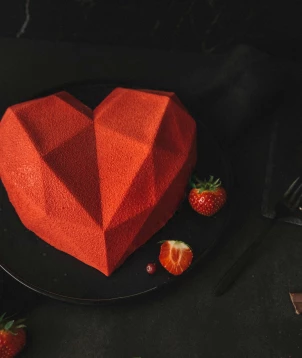Riešutinis musinis tortas "Origami širdis"