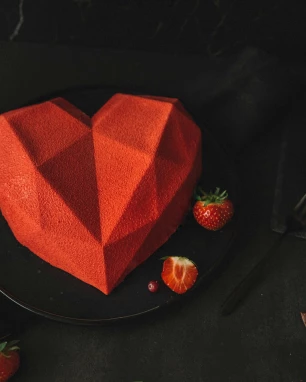 Riešutinis musinis tortas "Origami širdis"