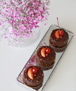 Brownie pyragaičiai su sūriu ir vyšniomis