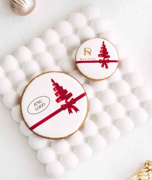 Kalėdiniai imbieriniai sausainiai su logotipu