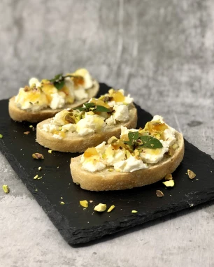 Bruschetta su sūriu