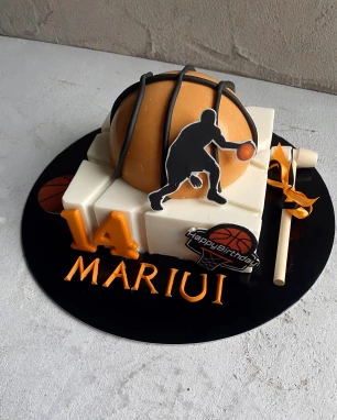 Daužomas tortas
