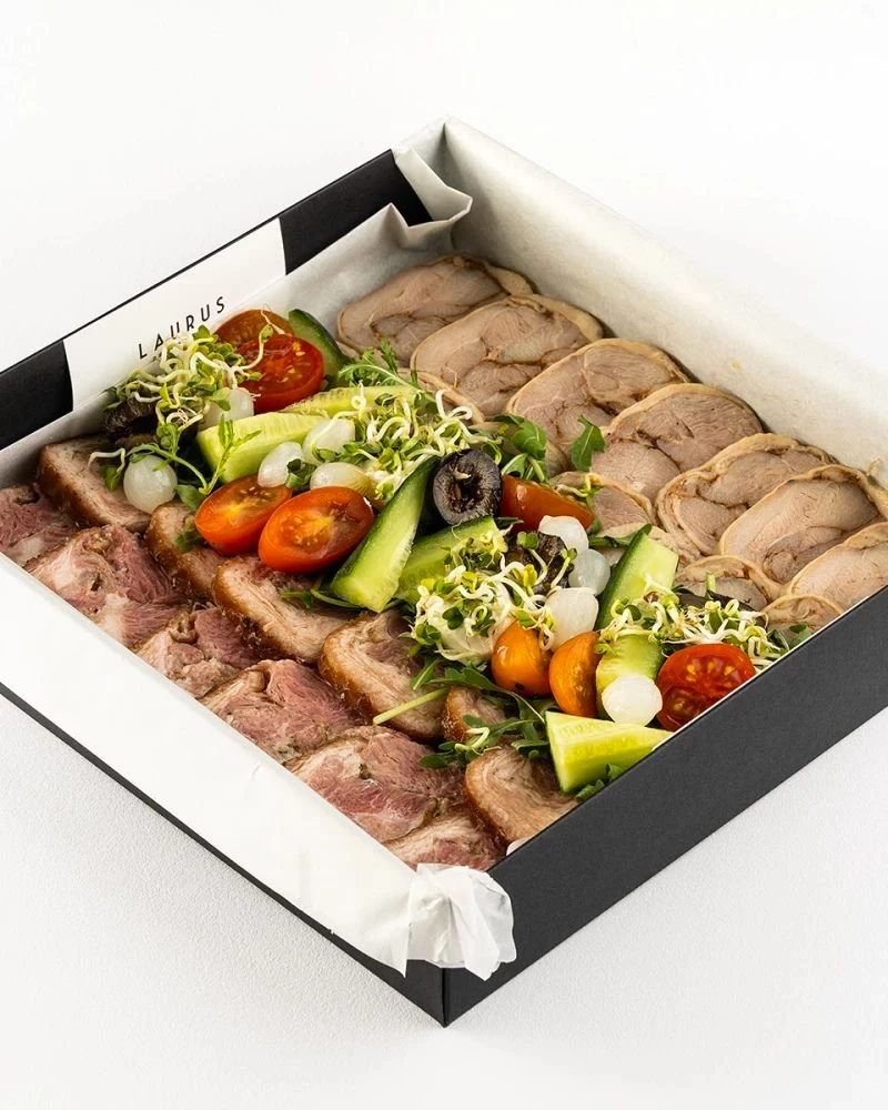 9 patiekalų Vaišių stalas LAURUS KALĖDOS (8-10 asm.)