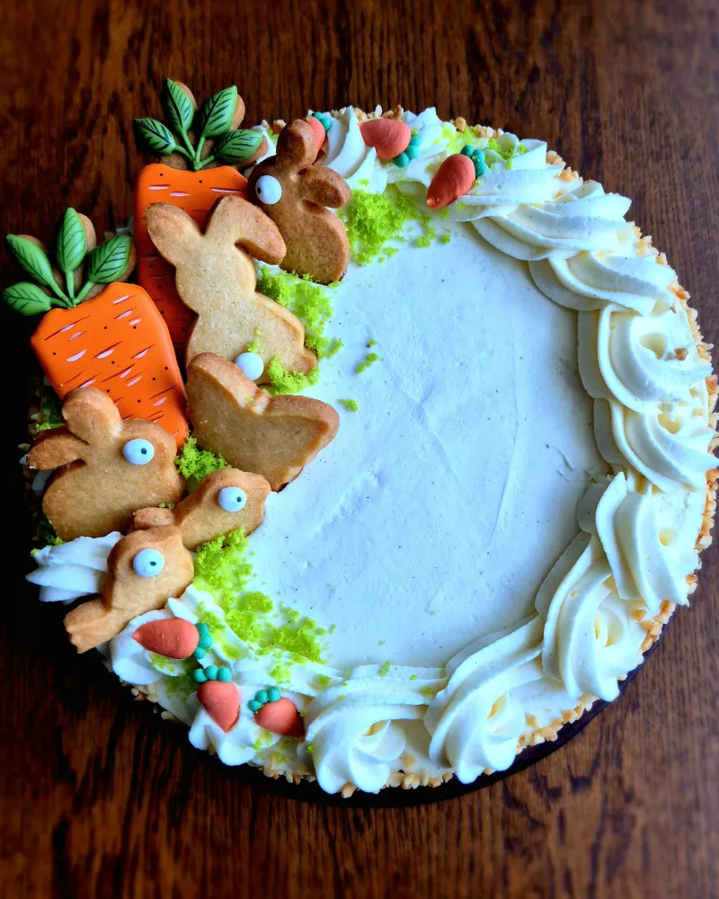 Tortas MORKA su riešutais ir varškės kremu