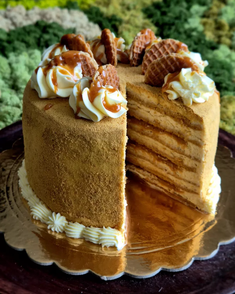 Lakštinis tortas KARAMELINIS MEDUTIS