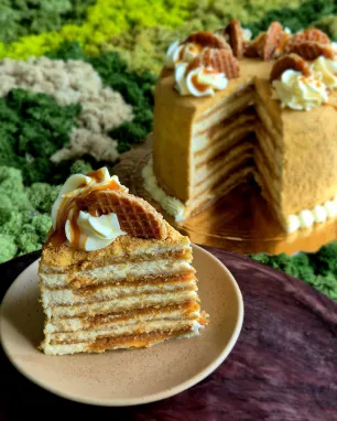 Lakštinis tortas KARAMELINIS MEDUTIS