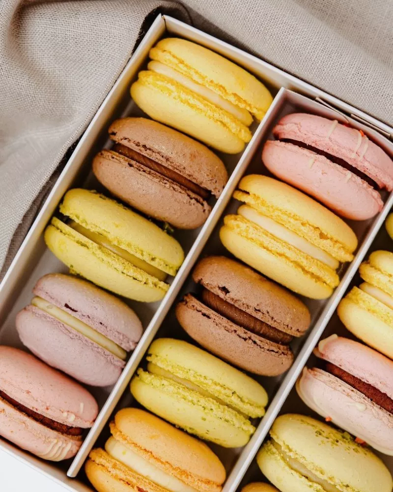 2 skonių prancūziškų macarons rinkinys