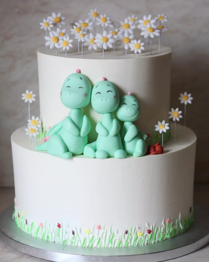 Dviaukštis krikštynų tortas