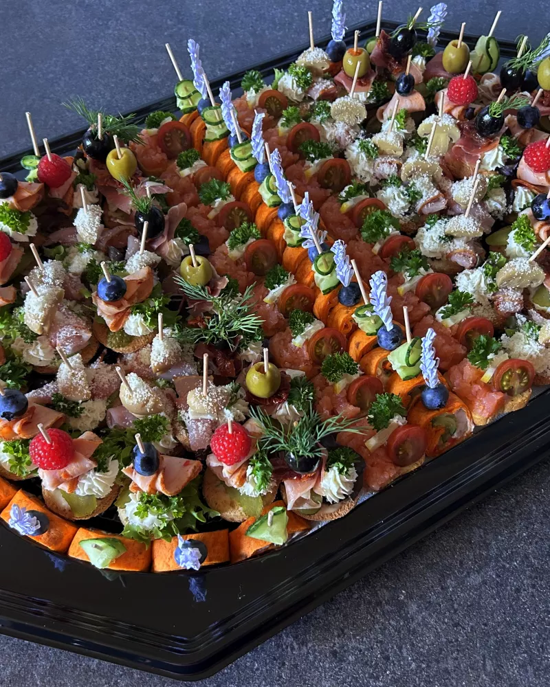 *PARTY NR.6* užkandžių rinkinys 100vnt.