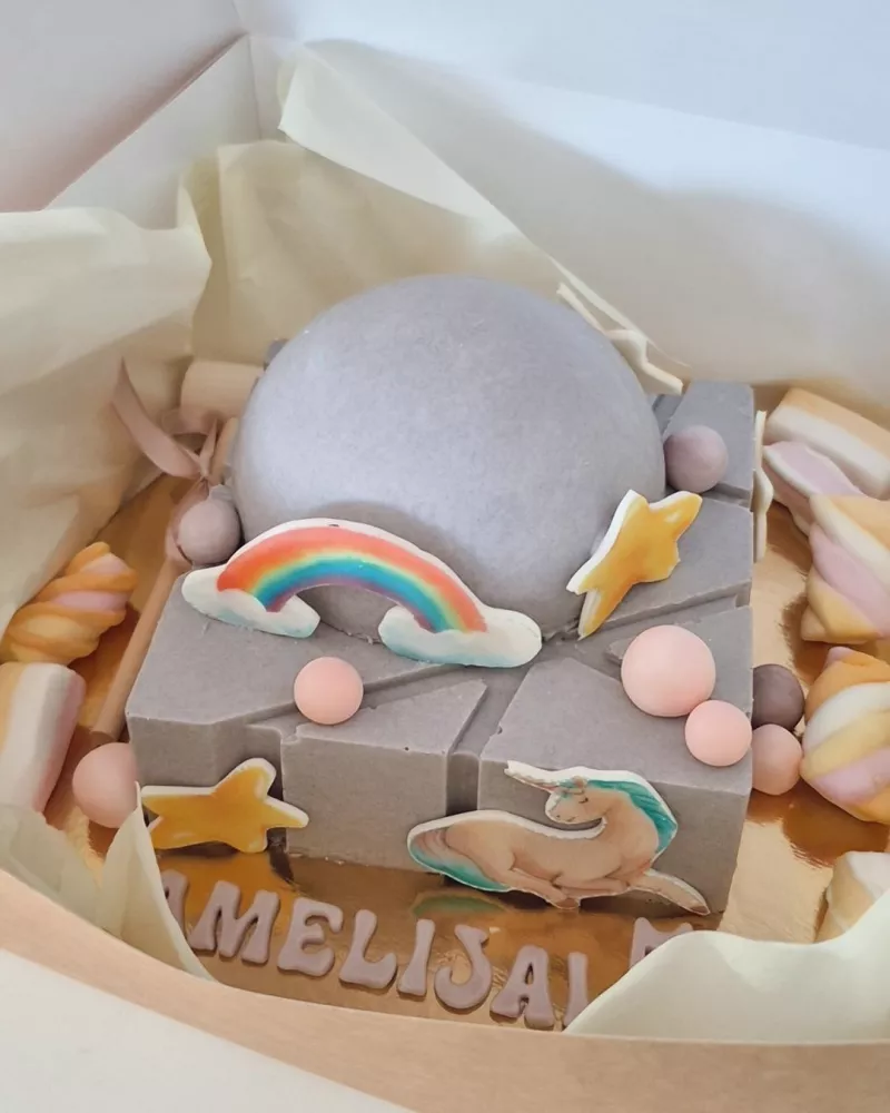 Daužomas tortas