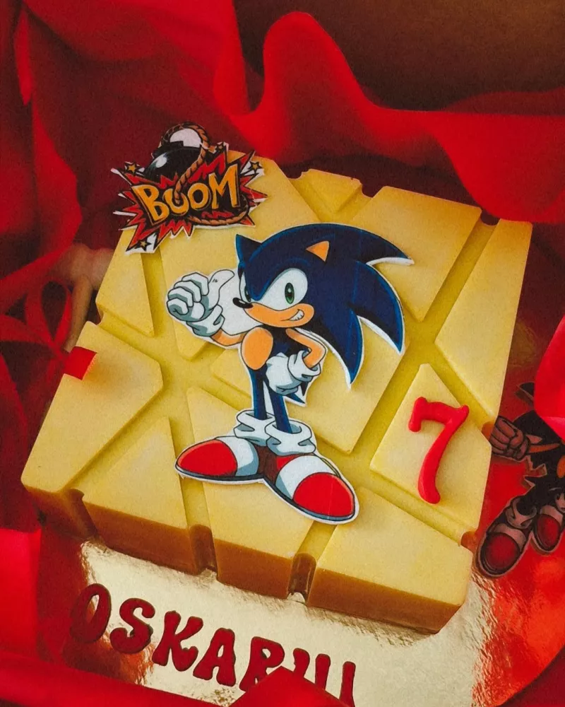Daužomas tortas