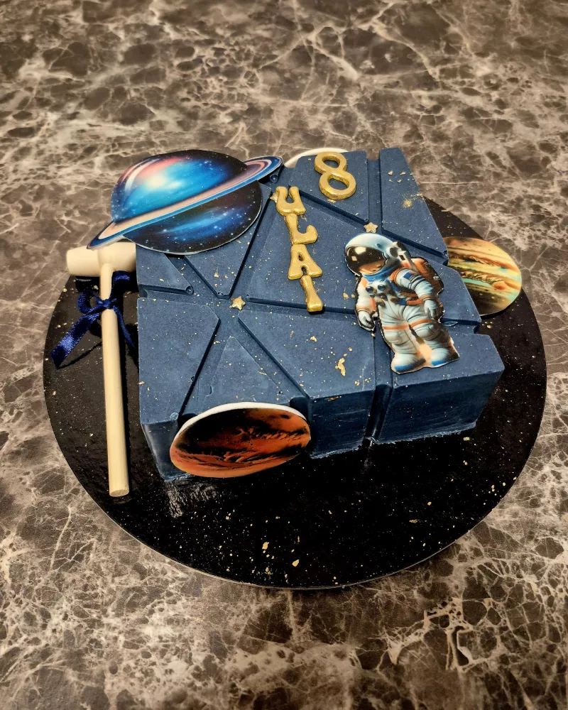 Daužomas tortas