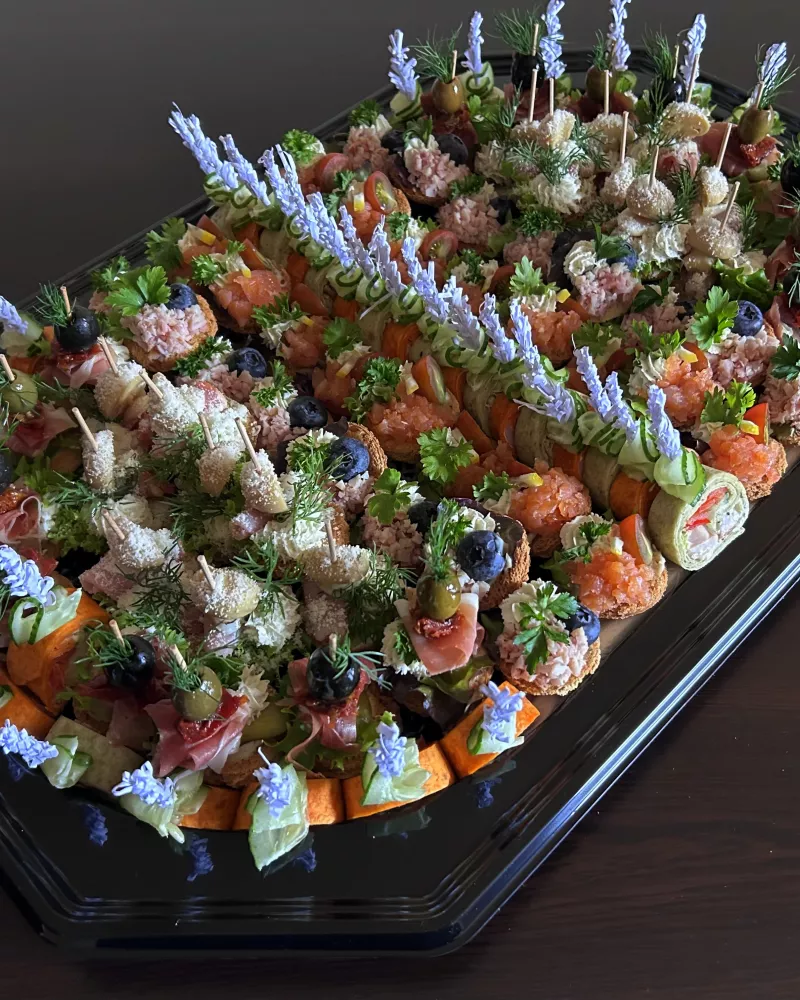 *PARTY NR.6* užkandžių rinkinys 100vnt.