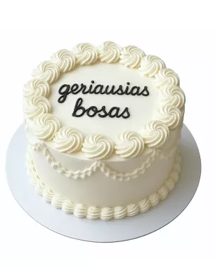 Vintažinis tortas su grietinėlės puošimu ir užrašu BOSUI
