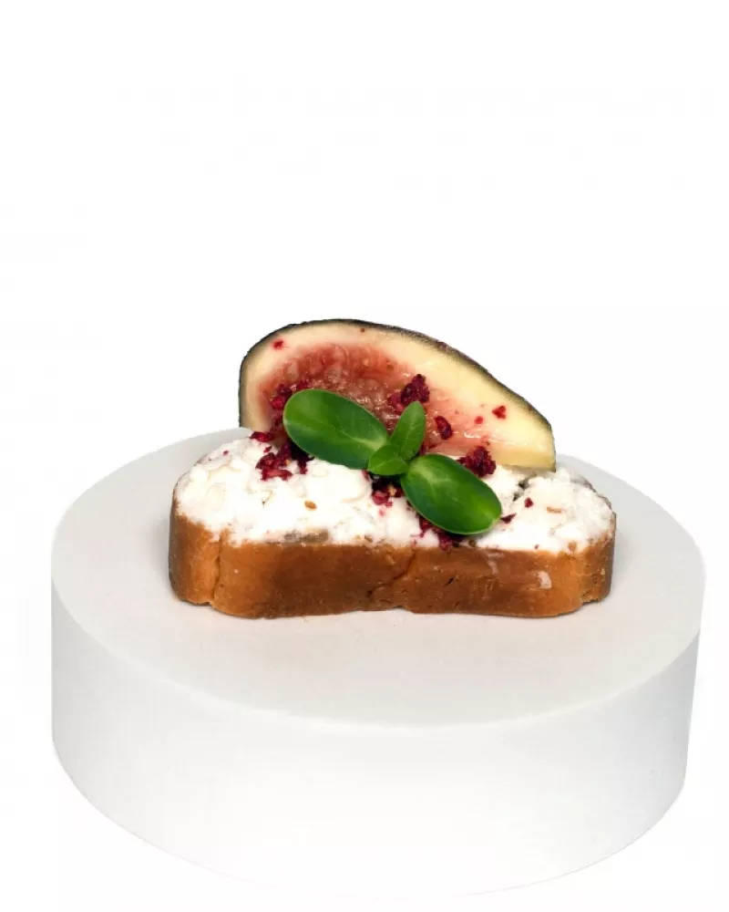 Crostini su ožkų sūriu ir figomis