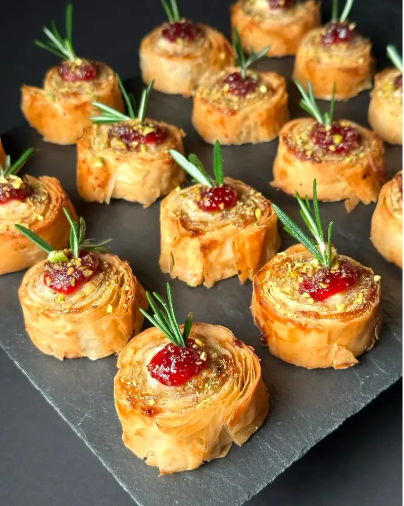 Filo tešloje kepta feta, su figų džemu, 16 vnt.