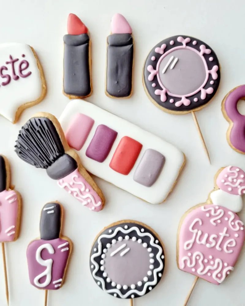 Teminiai dekoruoti sausainiai pagal individualų užsakymą