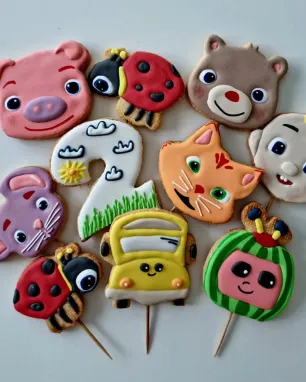 Teminiai dekoruoti sausainiai pagal individualų užsakymą