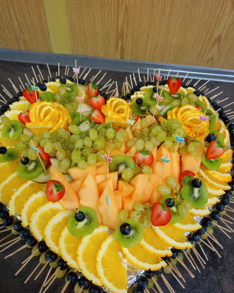 Vaisių ir uogų asorti