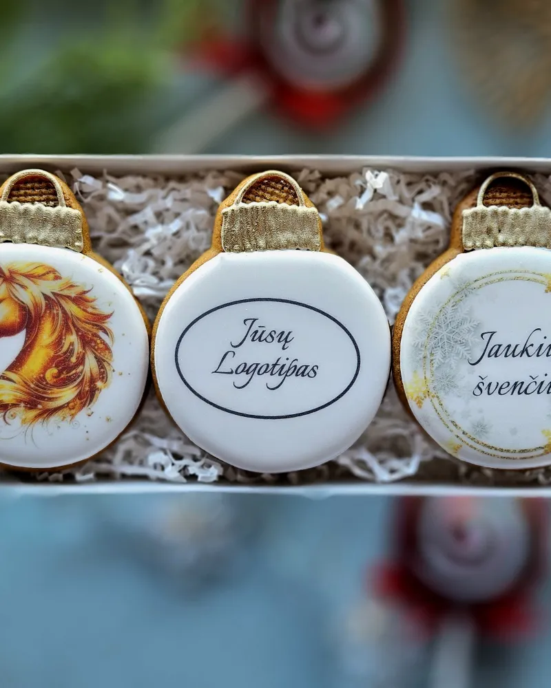 Naujametiniai žaisliukai su įmonės Logotipu