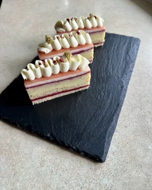 Pajaustyti pyragėliai Braškės- rabarbarai