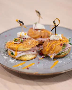 Plikytas pyragėlis su prosciutto cotto