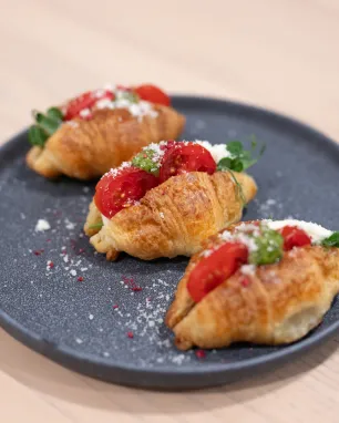 Mini kruasanas su mocarela