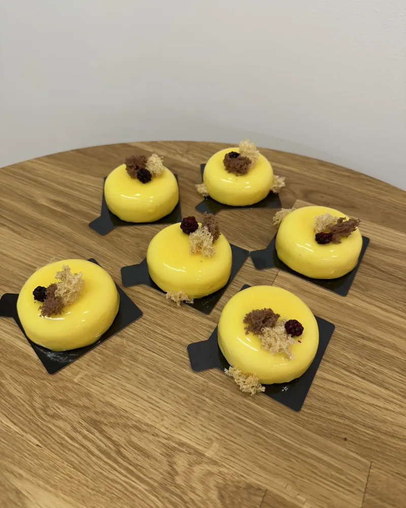 Pyragaičiai sūrio ir mango duetas