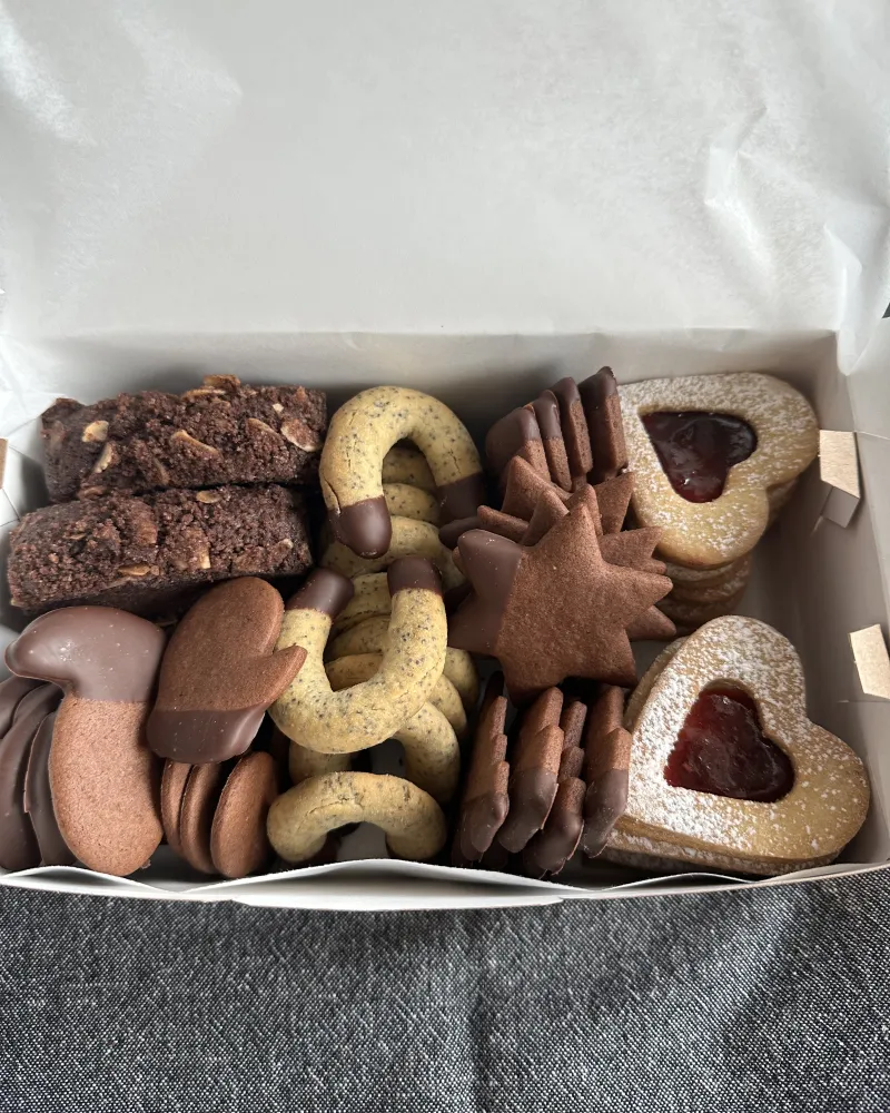 Sausainių dėžutės asorti, ~600 g