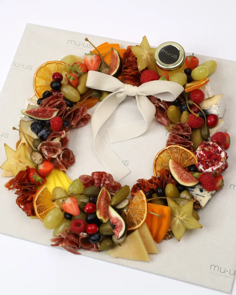 Šventinis MUUS Vainikas – Gurmaniškas Sūrių ir Mėsyčių Rinkinys