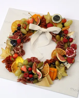 Šventinis MUUS Vainikas – Gurmaniškas Sūrių ir Mėsyčių Rinkinys