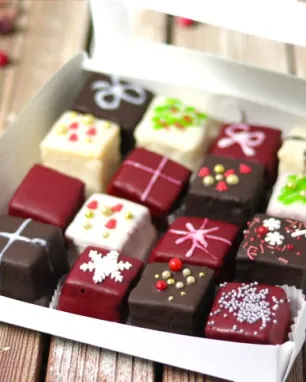 Kalėdiniai vieno kąsnio pyragaičiai - Petit Fours, 16 vnt.