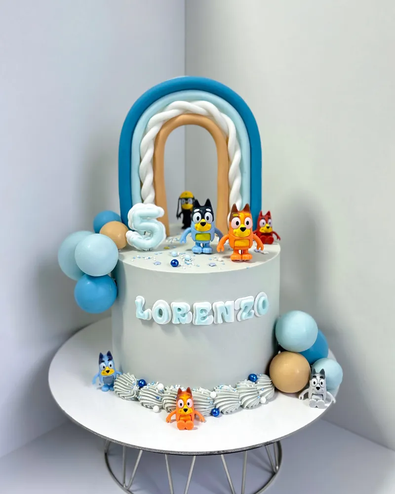 Tortas su "Bluey" herojais