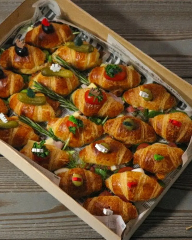 Šventinių kruasanų dėžutė 20vnt.