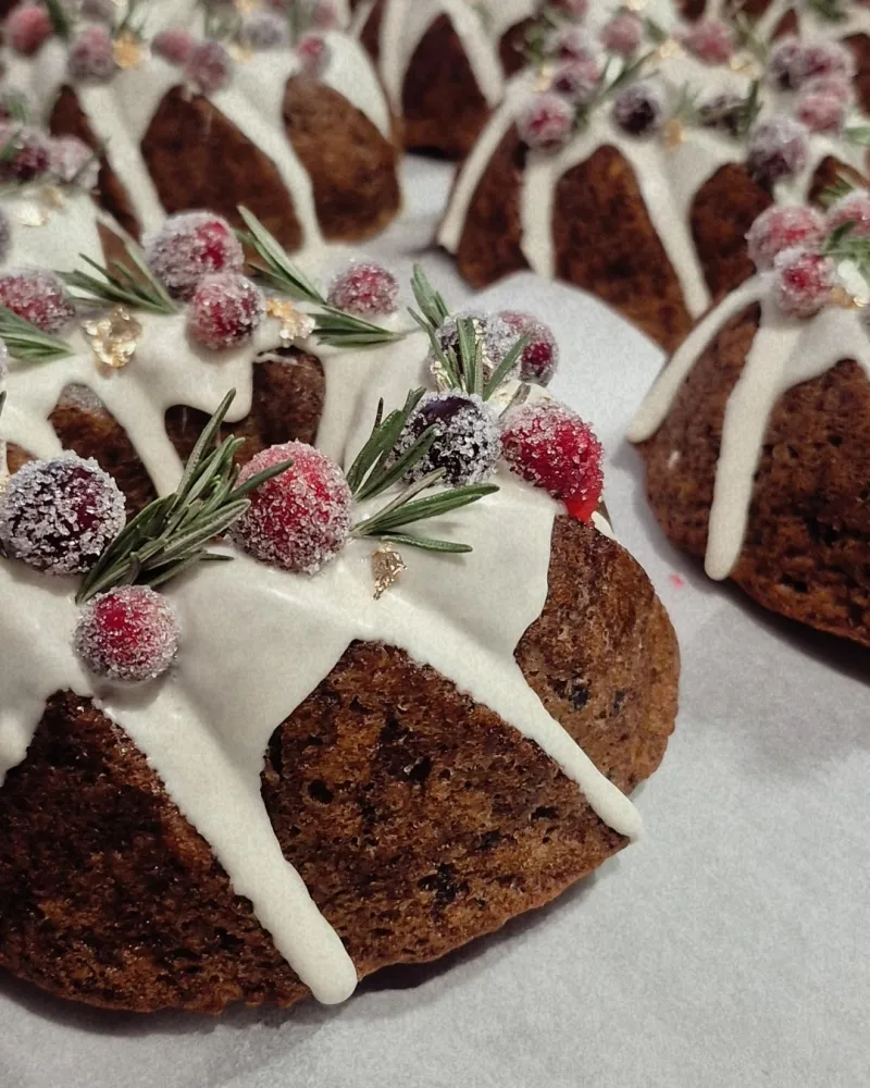 Kalėdinis morkų keksas su graikiniais riešutais