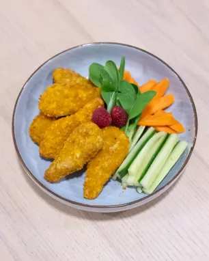 Vaikų šventei - Traškios vištienos gabaliukai ir daržovių lazdelės