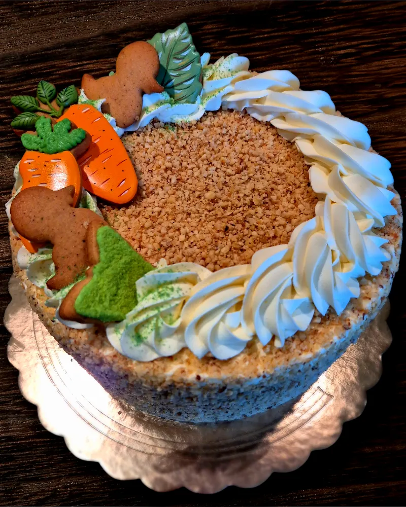 Tortas MORKA su riešutais ir varškės kremu