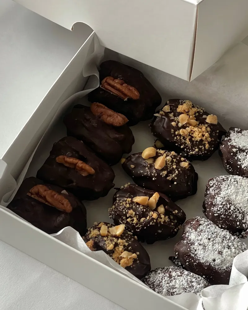 Įdarytos datulės su 3 rūšių riešutais