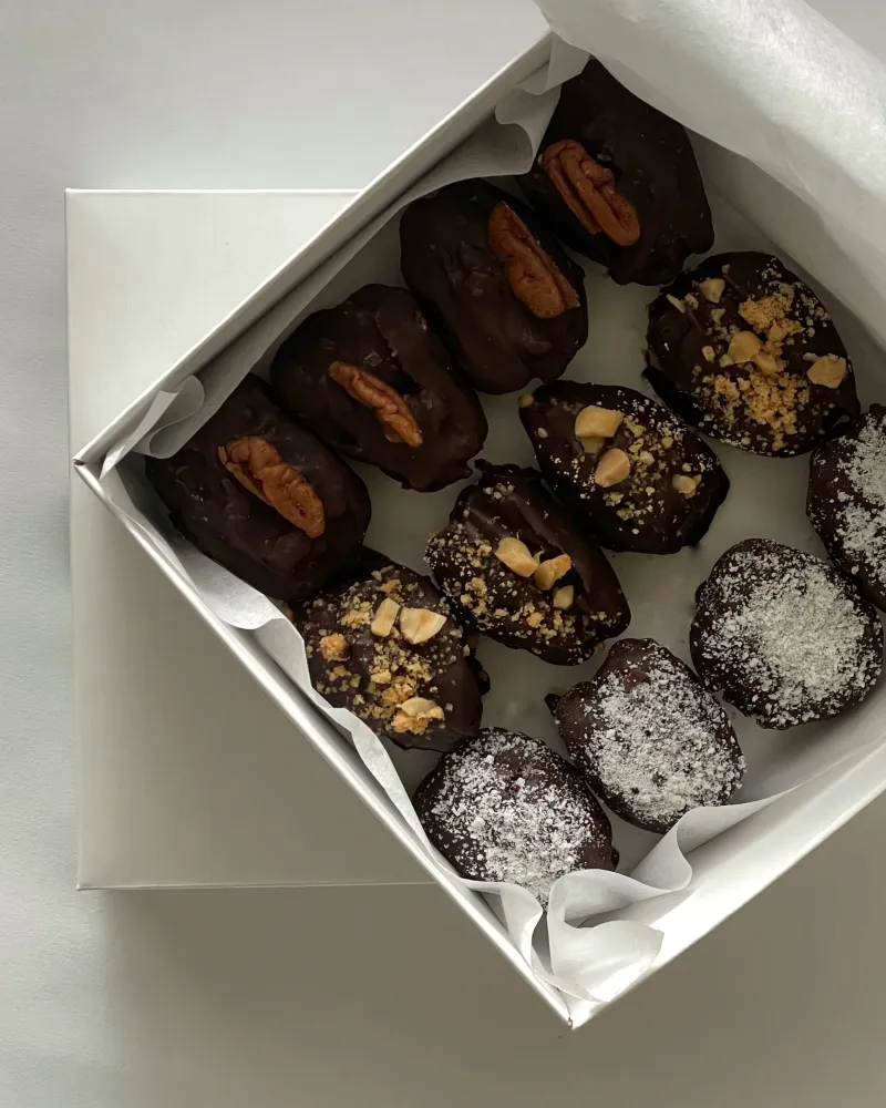 Įdarytos datulės su 3 rūšių riešutais