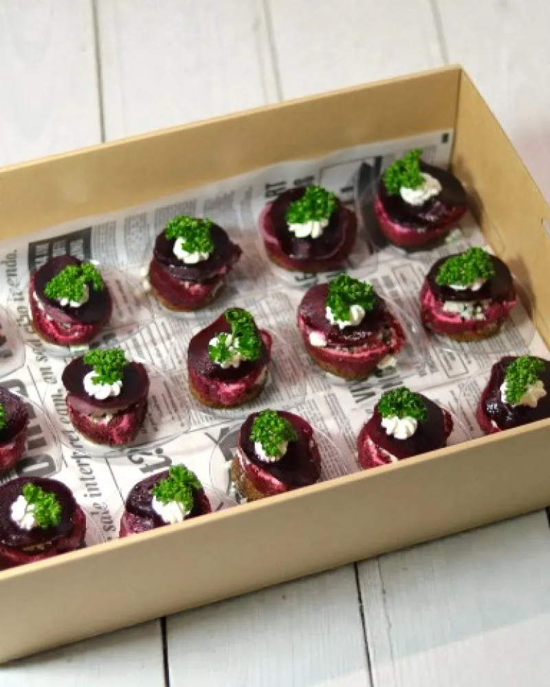 Gurmaniškas silkės užkandis su burokėliais, 15 vnt.