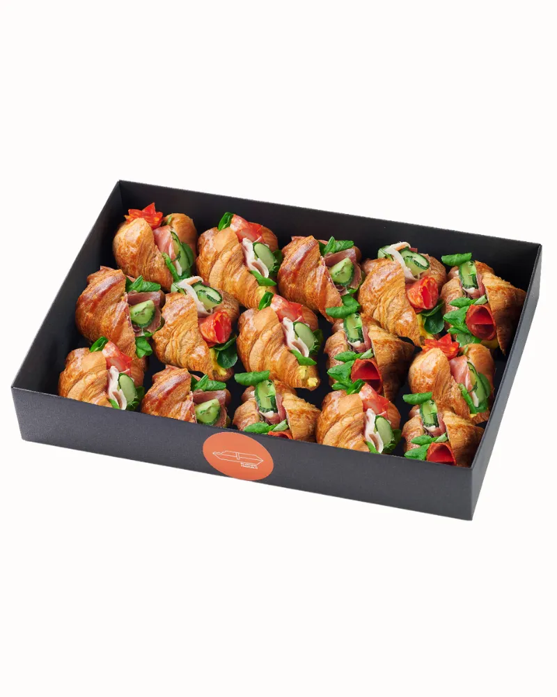 Mini kruasano sumuštinukas su serano kumpiu, 15 vnt.