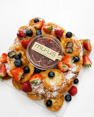 Varškėtukai su namine uogiene, 500 g