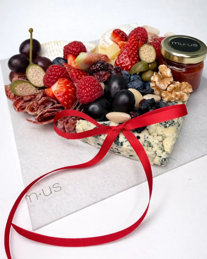 Valentino dienos sūrių ir mėsyčių rinkinys dviem