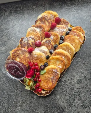 Mieliniai blynai su varške ir obuoliais, 20 vnt.