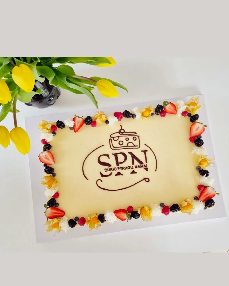 Sūrio pyragai su įmonės logotipu