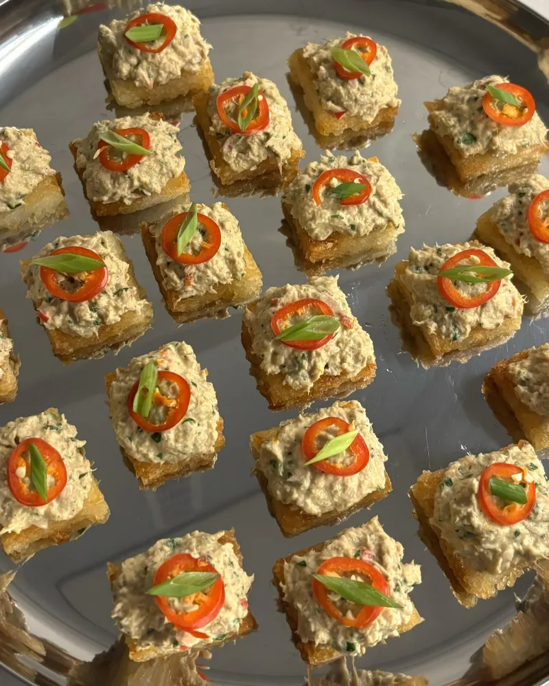 Tuno ir keptų ryžių vieno kąsnio sumuštinukai