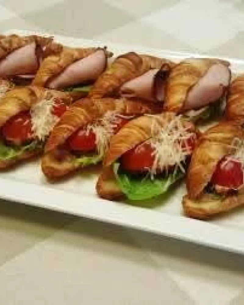 Didelis kruasanas su pasirinktu įdaru