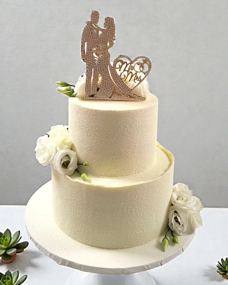 Dviejų aukštų vestuvinis tortas