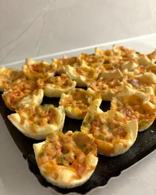 Keksiukai su kumpiu ir sūriu 30vnt.