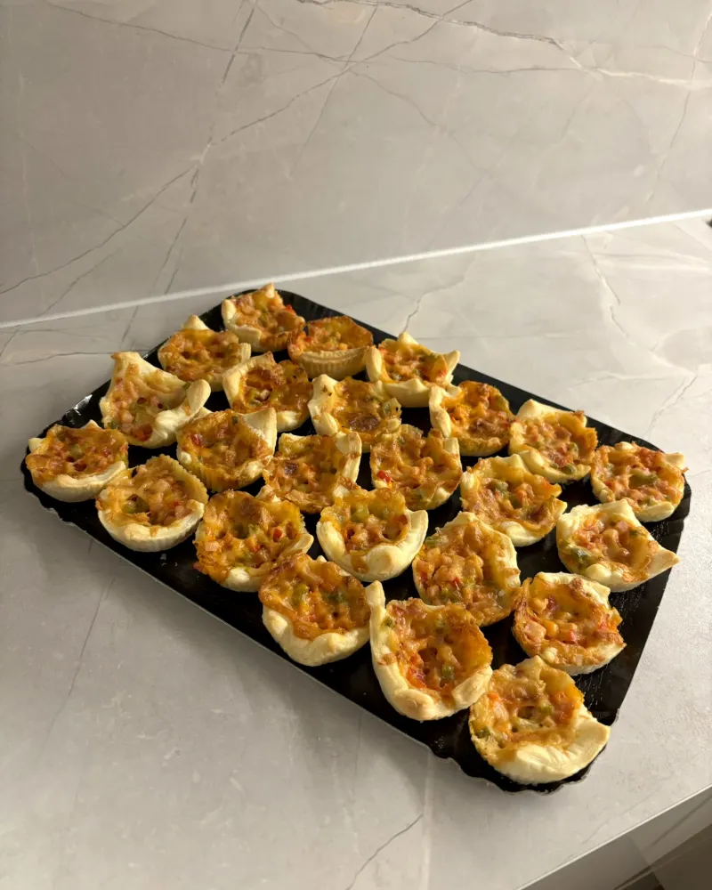 Keksiukai su kumpiu ir sūriu 30vnt.